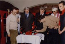 Alain PROST présente la F40 à Courchevel.